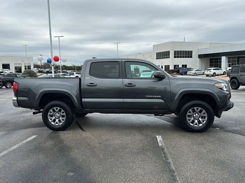 Used 2018 Toyota Tacoma SR5 image 9