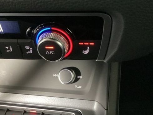 Used 2025 Audi Q3 2.0T Premium w/ Convenience Package image 24