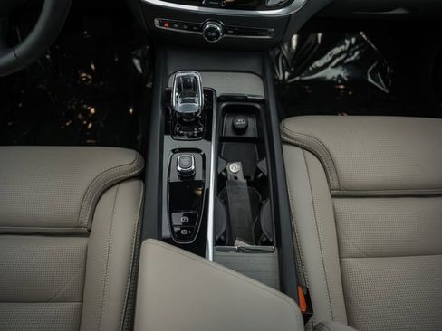 Used 2024 Volvo V60 B5 Cross Country Ultimate w/ Protection Package Premier image 29