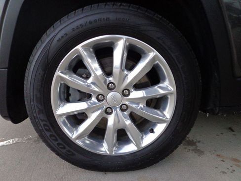 Used 2017 Jeep Cherokee Limited image 8