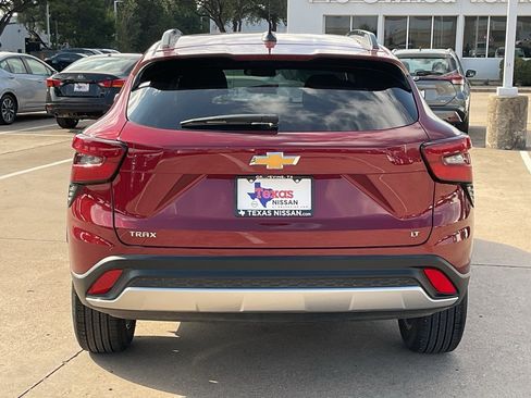 Used 2025 Chevrolet Trax LT image 6