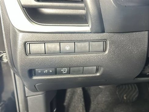 Used 2023 Nissan Rogue SV AWD/4WD image 19