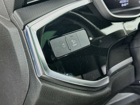 Used 2025 Audi Q3 2.0T Premium AWD/4WD image 17
