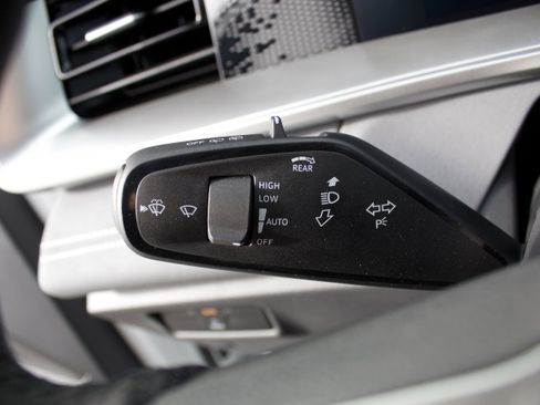 New 2026 Volkswagen Tiguan SE R-Line AWD/4WD image 18