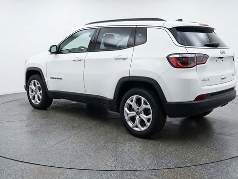 Used 2025 Jeep Compass Latitude image 6