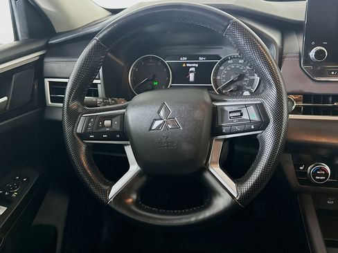 Used 2024 Mitsubishi Outlander SE image 18