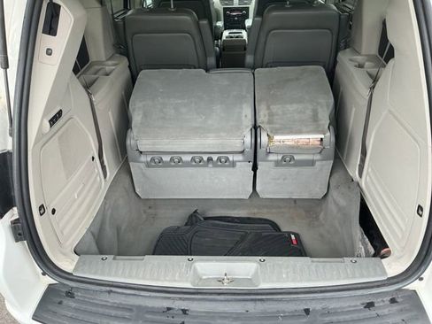 Used 2014 Volkswagen Routan SEL Premium FWD image 24