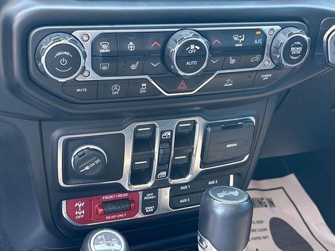 Used 2022 Jeep Wrangler Unlimited Rubicon w/ Cold Weather Group AWD/4WD image 31