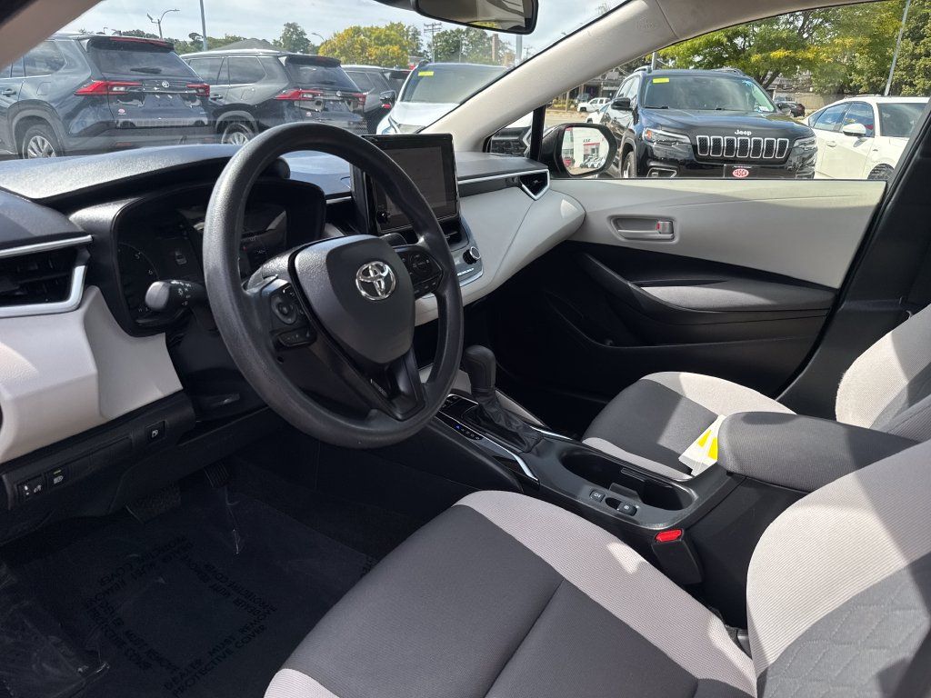 Used 2025 Toyota Corolla LE AWD/4WD image 13