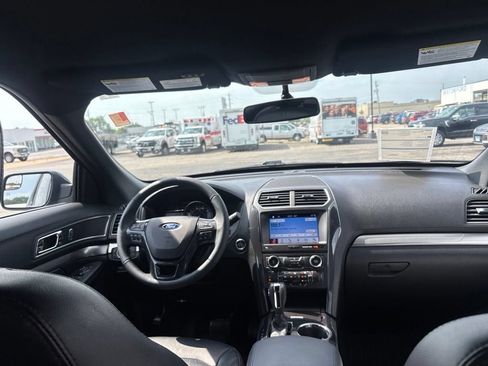 Certified 2018 Ford Explorer XLT w/ Equipment Group 202A AWD/4WD image 21