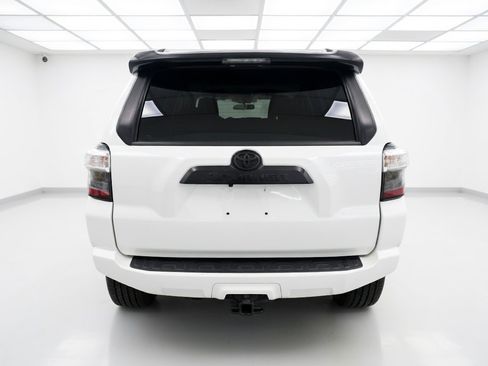 Used 2020 Toyota 4Runner Venture w/ Moonroof Package AWD/4WD image 5