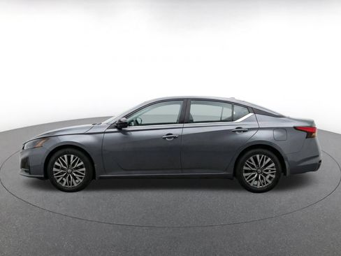 Used 2025 Nissan Altima 2.5 SV FWD image 4