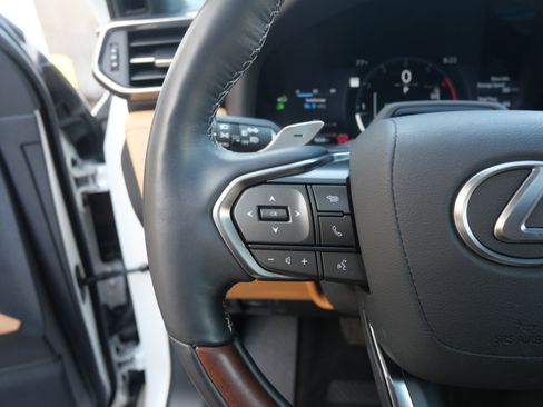 Certified 2025 Lexus LX 600 4WD w/ Luxury Package image 14