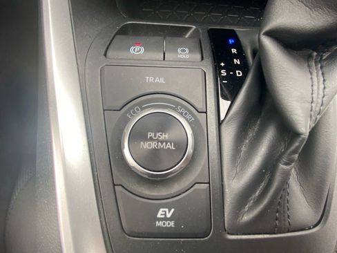 Used 2024 Toyota RAV4 XLE w/ Convenience Package AWD/4WD image 17