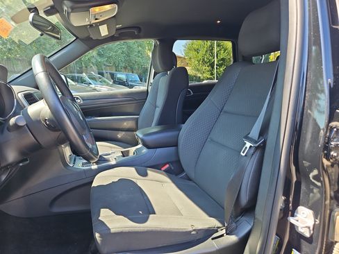 Used 2018 Jeep Grand Cherokee Laredo AWD/4WD image 19