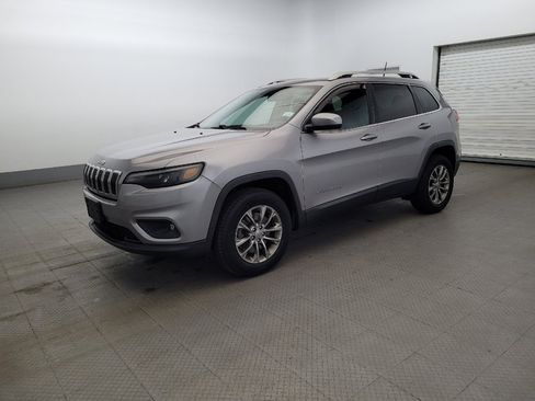 Used 2019 Jeep Cherokee Latitude Plus AWD/4WD image 2