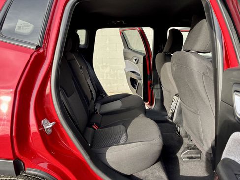 Used 2023 Jeep Compass Sport image 9