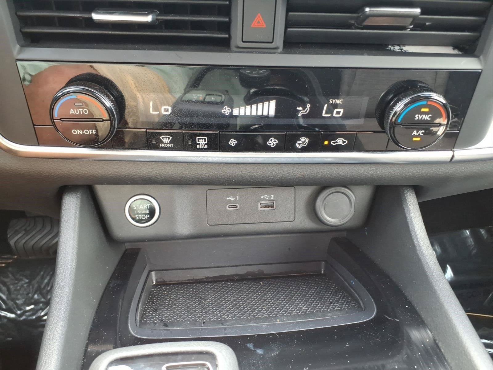 Used 2023 Nissan Rogue SV AWD/4WD image 24