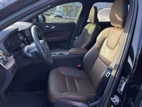 Used 2023 Volvo XC60 B5 Plus w/ Climate Package image 8