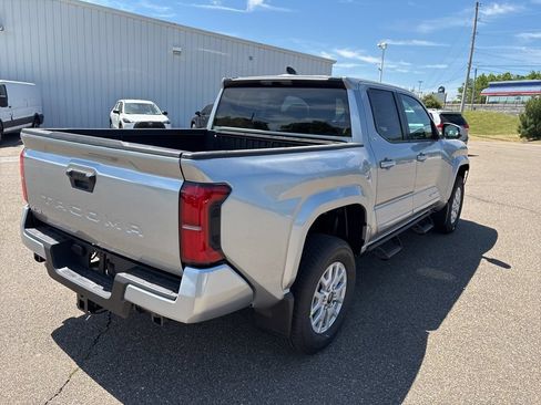 Certified 2026 Toyota Tacoma SR5 AWD/4WD image 7