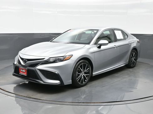 Used 2024 Toyota Camry SE FWD image 2