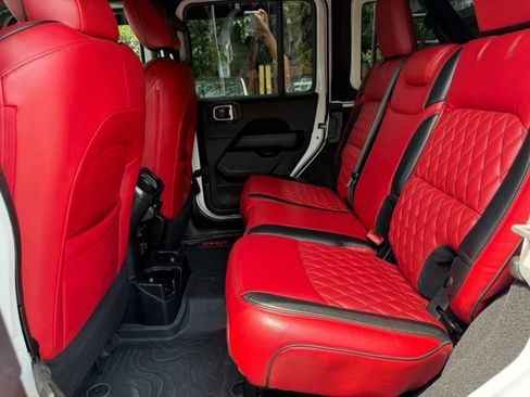 Used 2018 Jeep Wrangler Unlimited Sahara w/ Uconnect 4C Nav & Sound Group AWD/4WD image 15