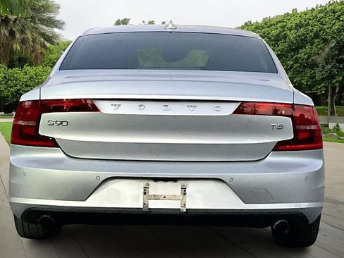 Used 2018 Volvo S90 T5 Momentum w/ Momentum Plus Package image 4