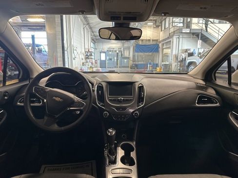 Used 2018 Chevrolet Cruze LT image 13