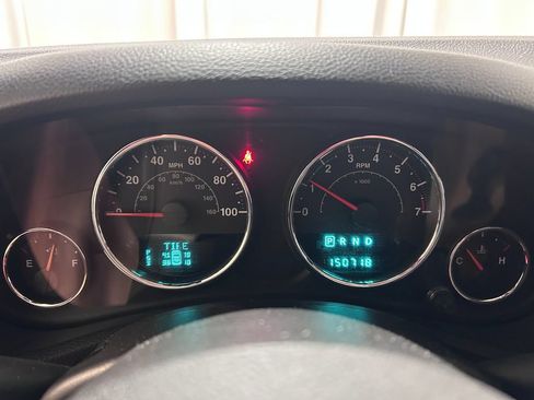 Used 2013 Jeep Wrangler Unlimited Sahara w/ Connectivity Group AWD/4WD image 9