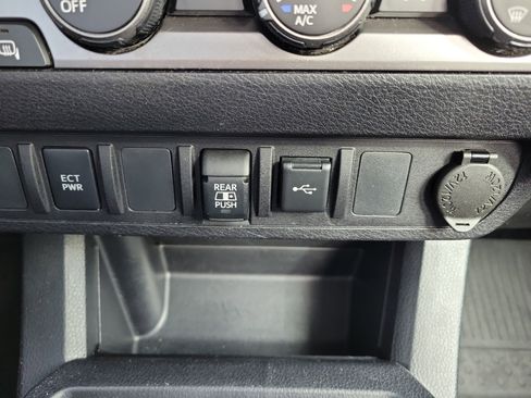 Used 2020 Toyota Tacoma SR5 image 33