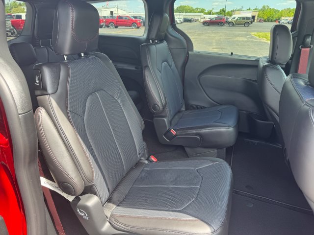 New 2027 Chrysler Pacifica Select AWD/4WD image 15