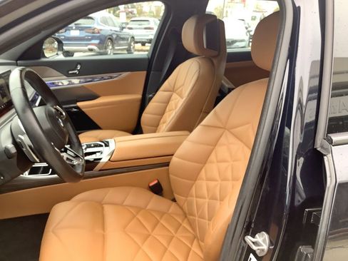 Certified 2023 BMW 740i image 14