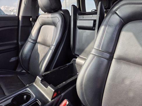 Used 2022 Lincoln Corsair FWD w/ Premium Package image 34
