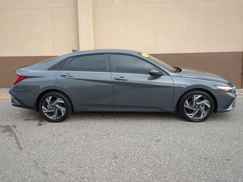 Certified 2025 Hyundai Elantra SEL image 3