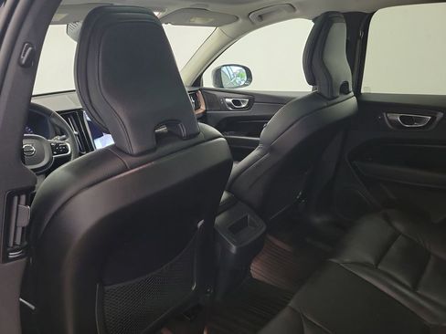 Used 2023 Volvo XC60 B5 Plus image 14
