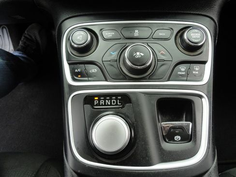 Used 2015 Chrysler 200 Limited image 14