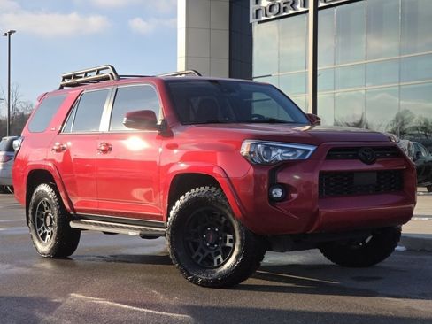 Used 2022 Toyota 4Runner SR5 Premium image 2