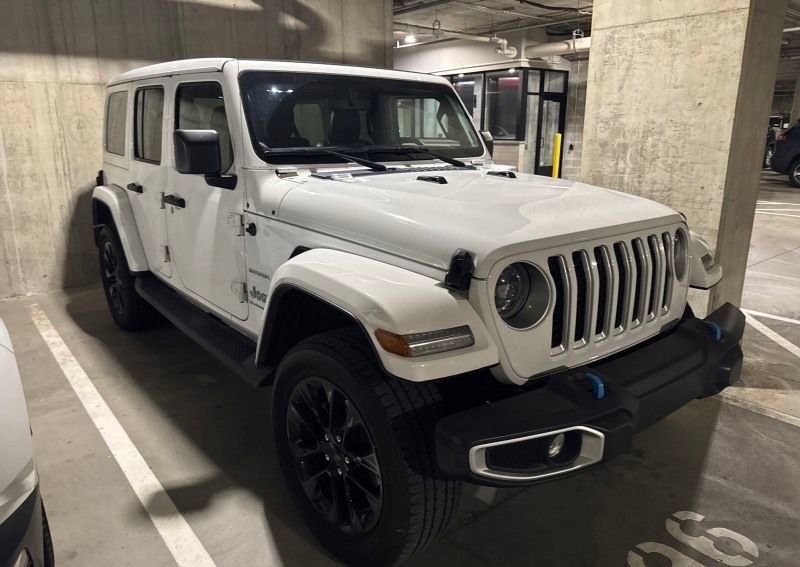 Used 2023 Jeep Wrangler Unlimited Sahara w/ Cold Weather Group AWD/4WD image 2
