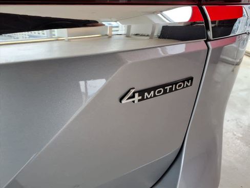 Used 2025 Volkswagen Atlas SEL Premium R-Line image 18