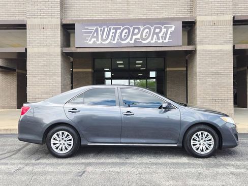 Used 2012 Toyota Camry LE image 4
