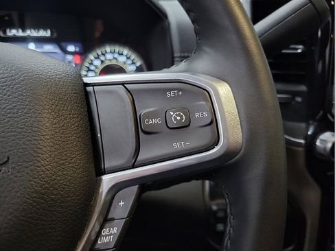 Used 2024 RAM 2500 Laramie AWD/4WD image 19