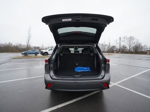 Used 2024 Toyota Highlander LE image 17