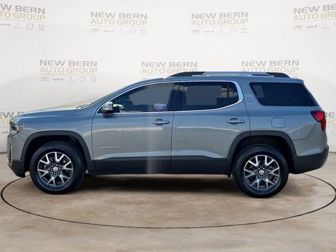 Used 2023 GMC Acadia SLE w/ Driver Convenience Package FWD image 2