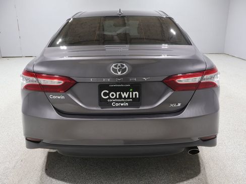 Used 2019 Toyota Camry XLE FWD image 3