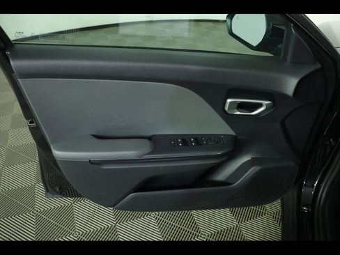 Used 2025 Kia K4 LXS image 22