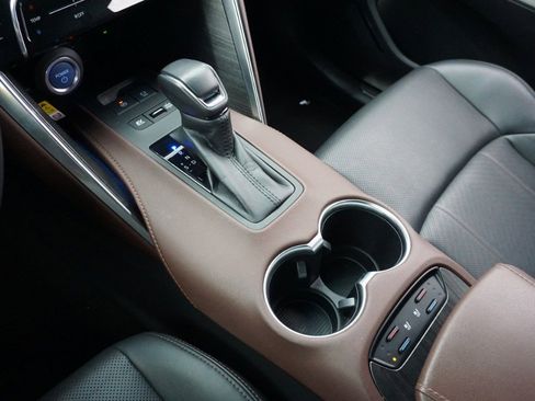 Used 2021 Toyota Venza Limited image 19