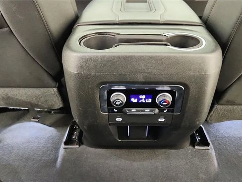 Used 2022 Chevrolet Suburban Z71 w/ Luxury Package AWD/4WD image 41