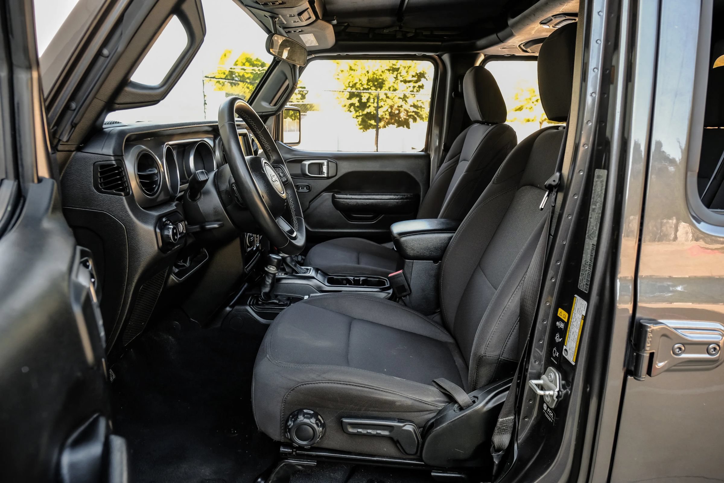 Used 2023 Jeep Gladiator Sport AWD/4WD image 4