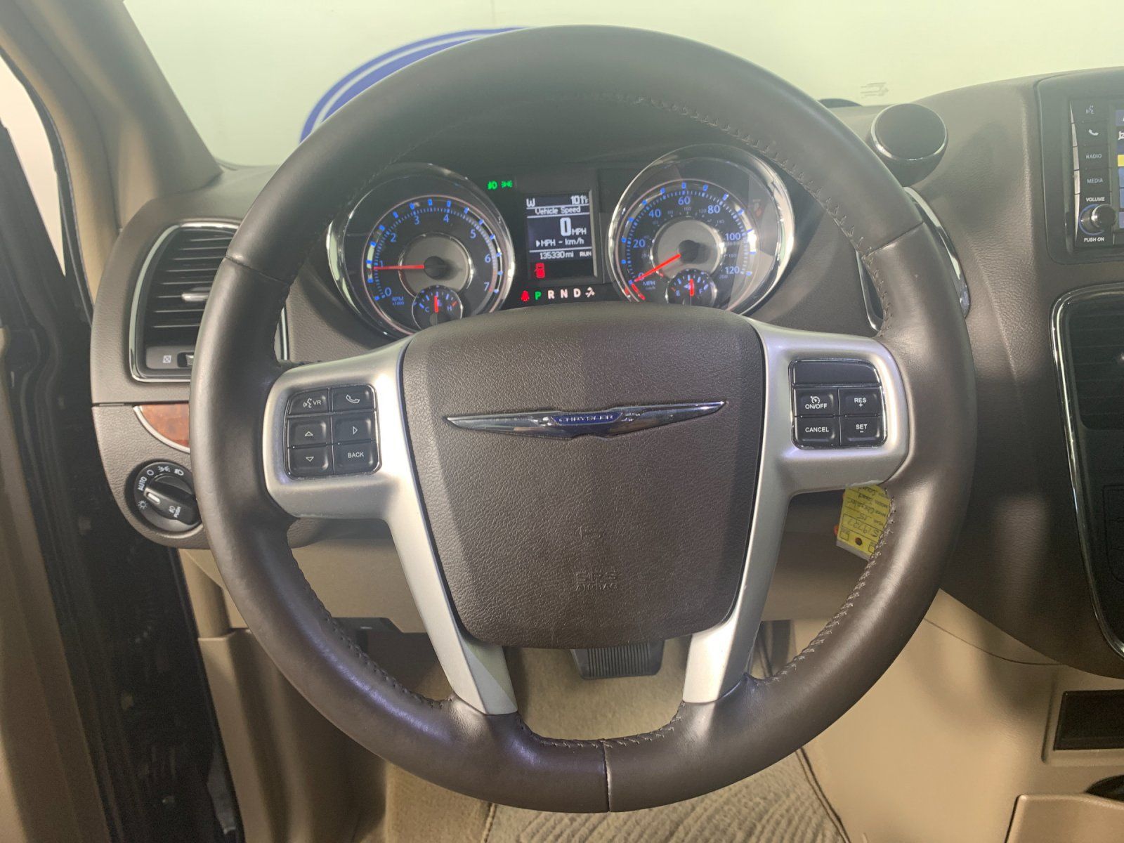 Used 2015 Chrysler Town & Country Touring w/ Trailer Tow Group FWD image 19