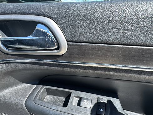 Used 2018 Jeep Grand Cherokee Limited image 30